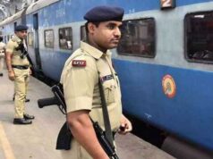 Girl fell under running train, GRP jawans saved her life prayagraj-girl-fell-under-running-train-grp-jawans-saved-her-life