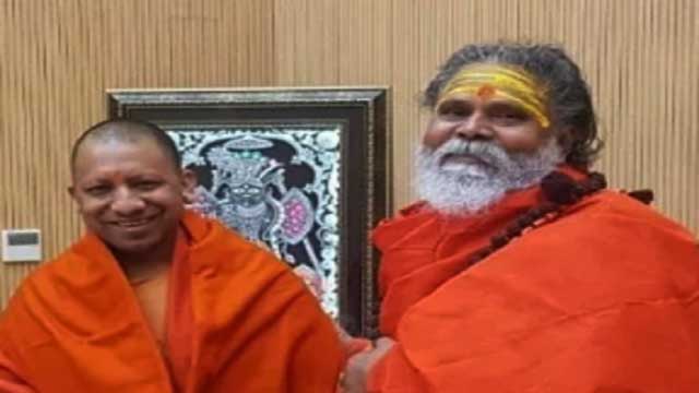 Mahant Narendra Giri with UP CM Yogi Adityanath